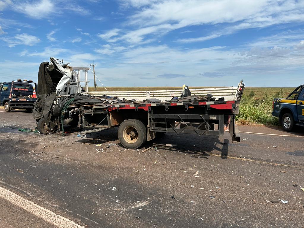 Colisão aconteceu na manhã deste sábado (27) - Foto: Jornal da Nova